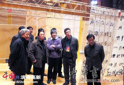 評委對入選作品進(jìn)行復(fù)議