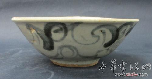 圖1 明洪武青花云氣紋碗