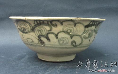 圖2 明洪武&mdash;永樂青花云氣紋碗