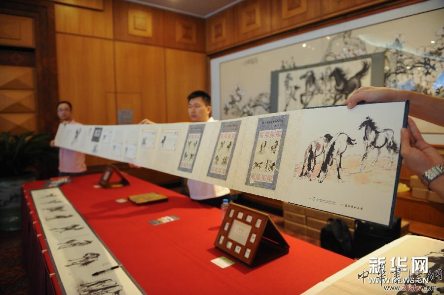 （服務(wù)專線）（1）《中國(guó)珍郵&mdash;&mdash;奔馬》紀(jì)念珍藏冊(cè)深圳首發(fā)