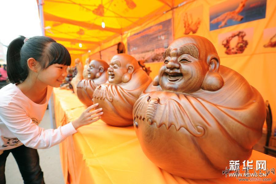 （社會(huì)）（1）中國(guó)第十五屆根藝石藝博覽會(huì)在江西舉行