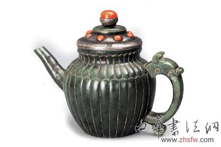 你相信嗎 翡翠身價暴漲的推手是慈禧 清銀鑲瑪瑙蓋菊花瓣紋碧玉壺 均為市博供圖