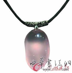 廣州市面的天然水晶首飾價格昂貴。