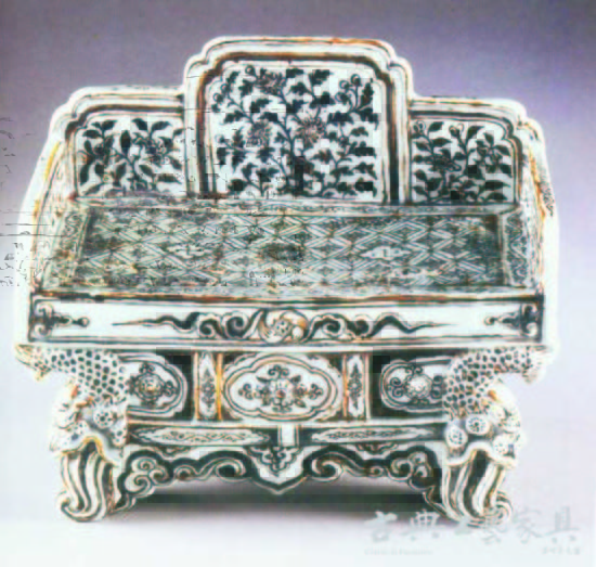 圖8 明 洪武 釉里紅寶座 北京故宮博物院藏