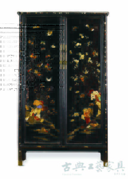 明 黑漆百寶嵌圓角柜，成交價506萬港元。