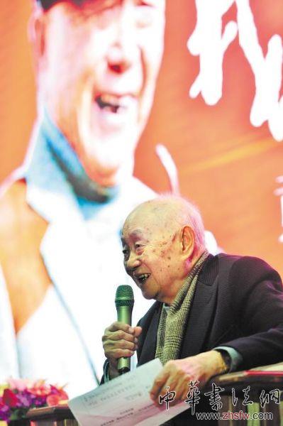 昨日，大師黃永玉與星城媒體記者侃侃而談，用輕松幽默的語言回應(yīng)各界對他的各種疑問。