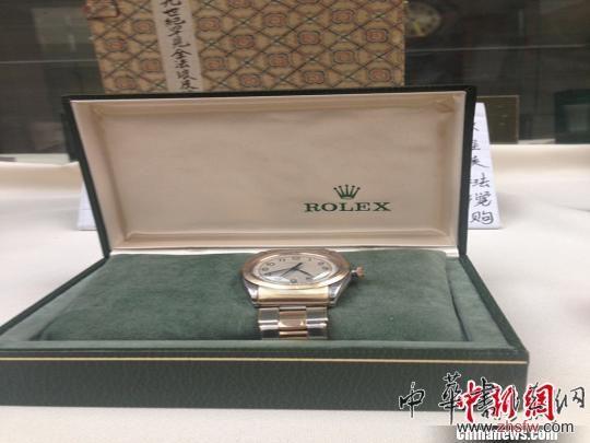 圖為展出的1946年生產(chǎn)制造的勞力士手表。 孫雪興 攝