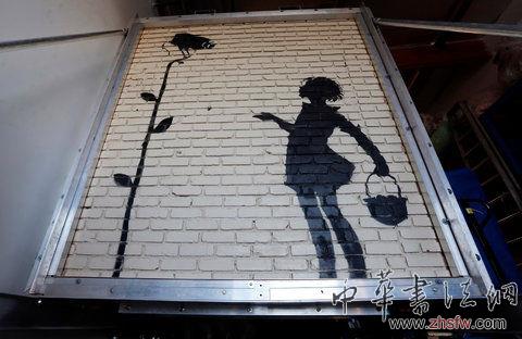 班克斯的加油站涂鴉《賣花女孩》拍出20萬美元 班克斯《賣花女孩》上周四拍出。 Reed Saxon/Associated Press