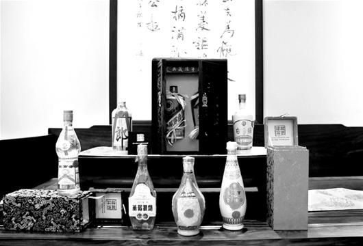 楚天金報訊 圖為：成建林收藏的老酒