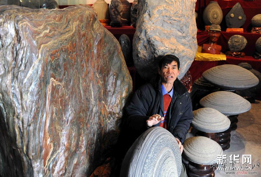 （晚報(bào)）（1）癡迷奇石的顧發(fā)光