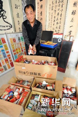 河北大城:六旬老翁18年收藏煙標3萬余種 圖 (晚報)(1)河北大城:六旬老翁18年收藏煙標3萬余種