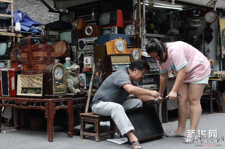 上海東臺路古玩市場即將消失 組圖 #(晚報)(1)上海東臺路古玩市場即將消失