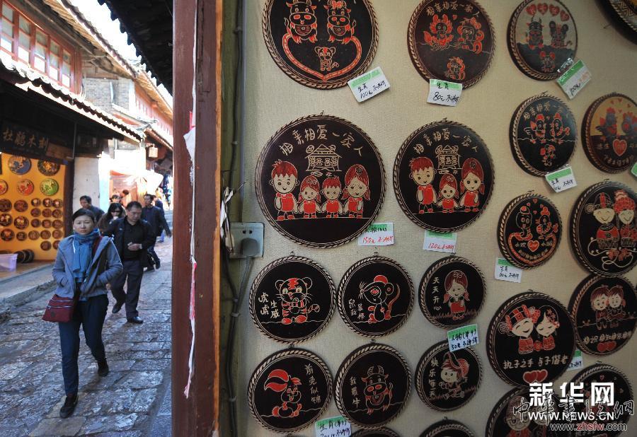 （經(jīng)濟(jì)）（1）麗江：小木刻開拓大市場(chǎng)