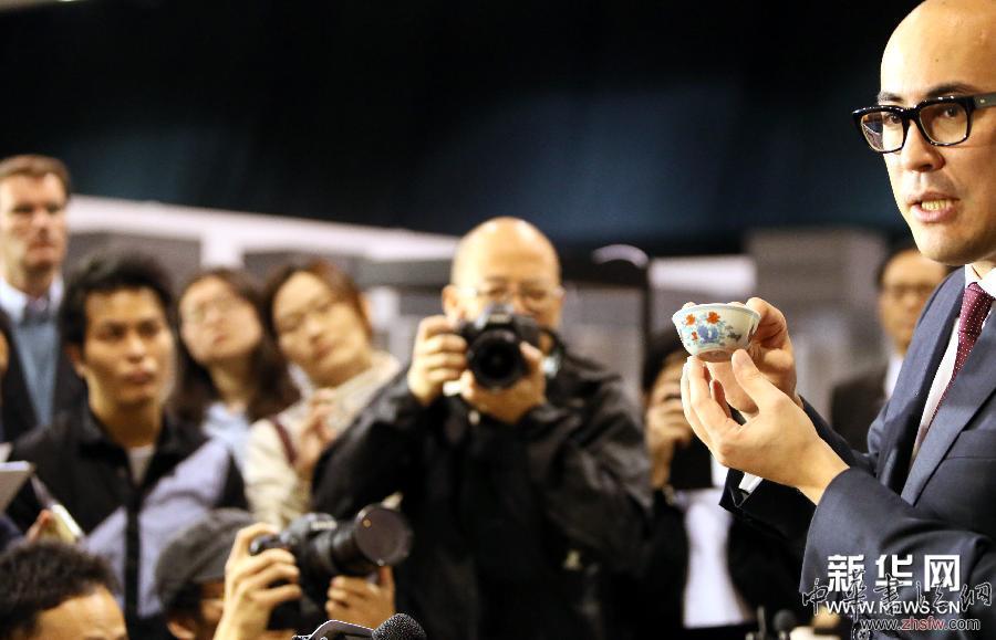 （文化）（1）香港蘇富比春拍：明成化斗彩雞缸杯刷新中國(guó)瓷器拍賣新紀(jì)錄