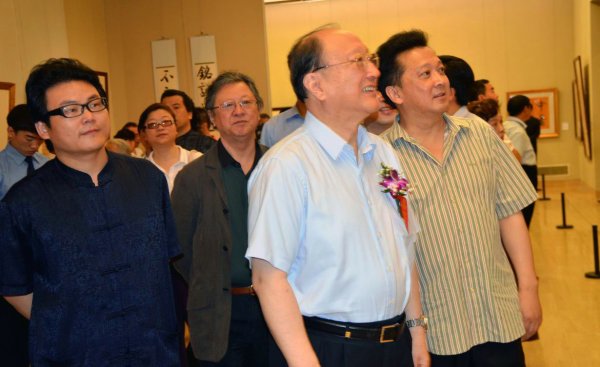 郁鈞劍陪第十屆全國(guó)政協(xié)副主席徐匡迪參觀展覽  黃玉海攝