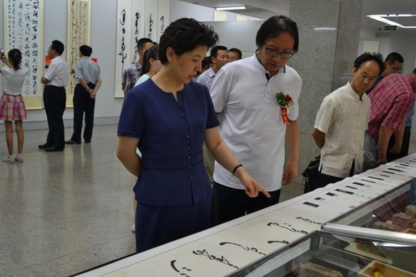 “伊泰情”第八屆中國·內蒙古草原文化節(jié)作品展開幕