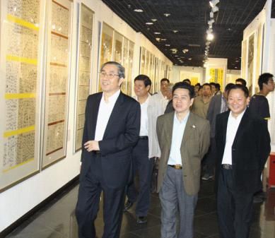 十屆國(guó)展(廣西區(qū))參觀者絡(luò)繹不絕展出時(shí)間延至年底