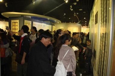 十屆國(guó)展(廣西區(qū))參觀者絡(luò)繹不絕展出時(shí)間延至年底