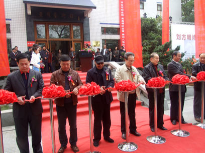 揚(yáng)州八怪紀(jì)念館館長(zhǎng)劉方明詩(shī)書畫印展在合肥開幕