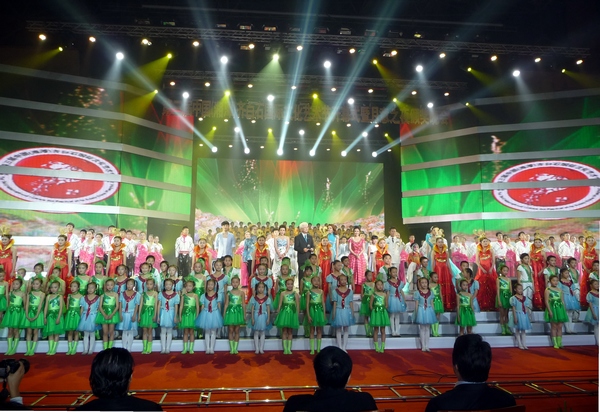 2011年11月28日齊白石國(guó)際文化藝術(shù)節(jié)開(kāi)幕暨頒獎(jiǎng)晚會(huì)在傳奇白石歌舞中落幕 一超攝