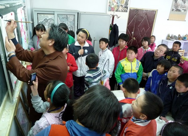 北京慈善藝術(shù)院組織書畫家義務(wù)支教延慶縣