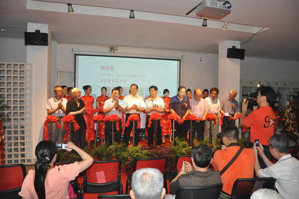 樊中岳:以書法傳孝道