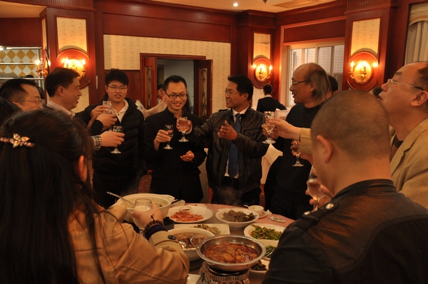 會議主辦方向與會代表敬酒