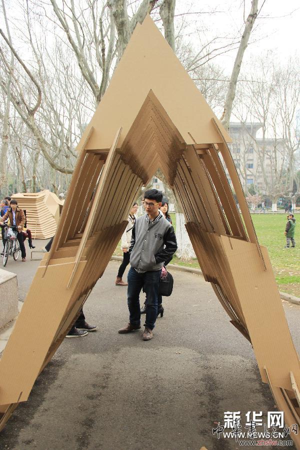 南京大學(xué)生設(shè)計(jì)“臨時(shí)遮避屋” 圖 #(社會)(3)南京大學(xué)生設(shè)計(jì)“臨時(shí)遮避屋”