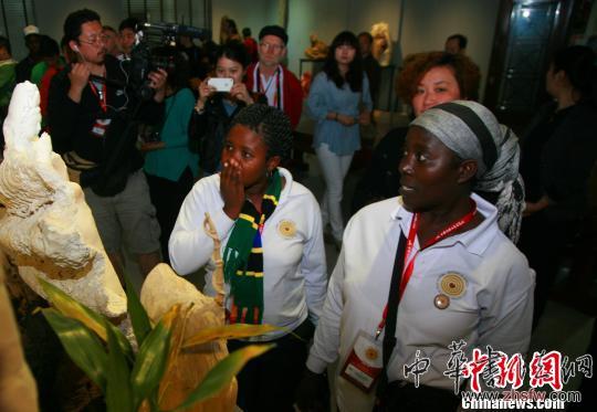 全球36國木雕大師浙江斗藝品東西方工美神韻