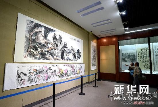 （晚報(bào)）（1）濟(jì)南博物館展出名士書畫