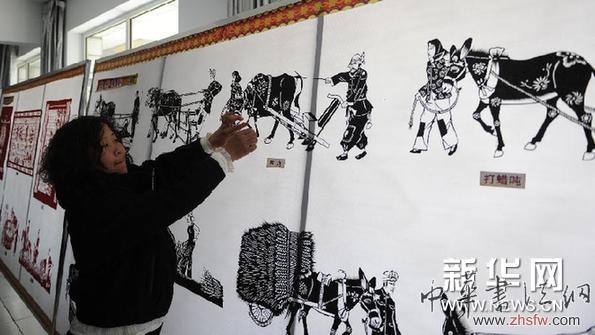 (社會(huì))(1)李環(huán)秀和她的剪紙講堂