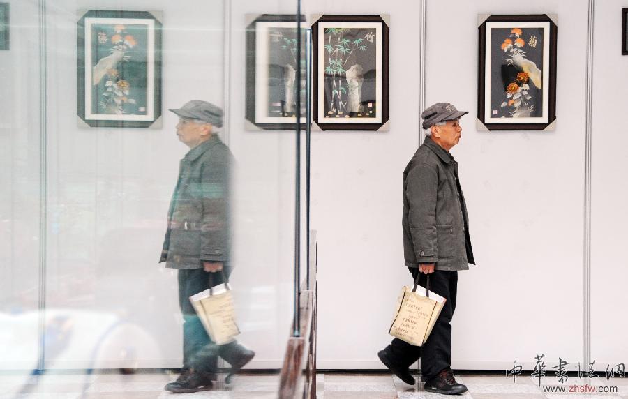 （晚報(bào)）（2）魚(yú)皮藝術(shù)作品展示獨(dú)特魅力