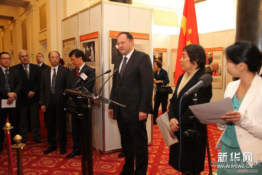 新華影廊“中保建交65周年”圖片展在保舉行 組圖 (XHDW)(1)新華影廊“中保建交65周年”圖片展在保舉行