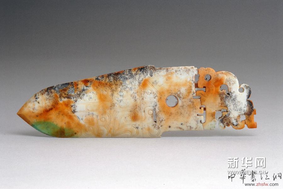 這是山東沂水紀(jì)王崮春秋墓葬出土的玉戈（資料照片）。