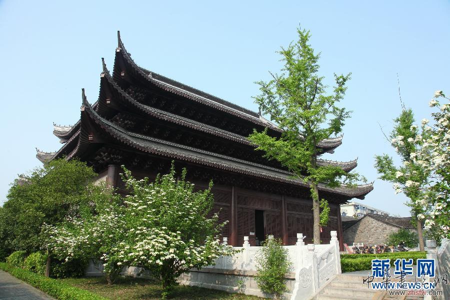 高精復(fù)制版《四庫(kù)全書(shū)》亮相揚(yáng)州 組圖