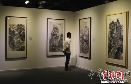 重慶舉辦本土畫展 52幅藝術(shù)家原作齊聚南濱路