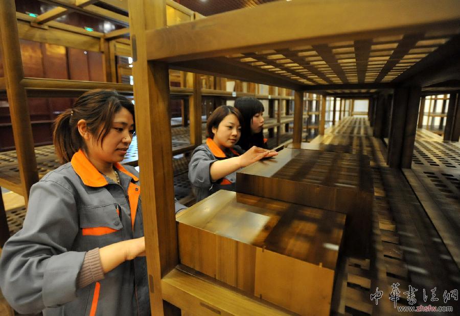 高精復(fù)制版《四庫全書》亮相揚州 圖 請以此說明為準(zhǔn)!#(文化)(7)高精復(fù)制版《四庫全書》亮相揚州