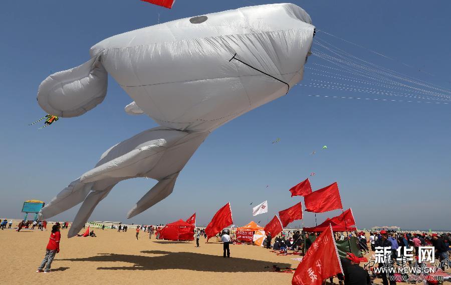 山東濰坊舉辦風箏大賽 組圖 #(社會)(2)山東濰坊舉辦風箏大賽
