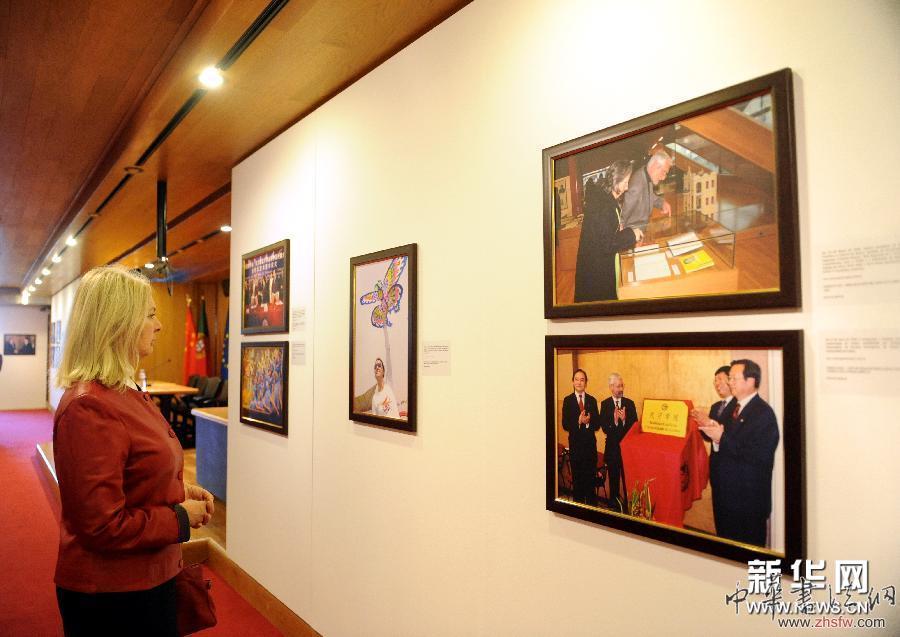 紀念中葡建交35周年圖片展在里斯本舉行 組圖 (XHDW)(2)紀念中葡建交35周年圖片展在里斯本舉行