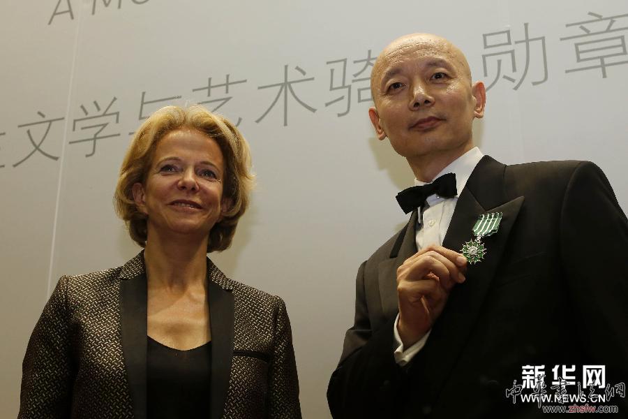 葛優(yōu)被授予法國文學(xué)藝術(shù)騎士勛章 組圖 (文化)(1)葛優(yōu)被授予法國文學(xué)藝術(shù)騎士勛章