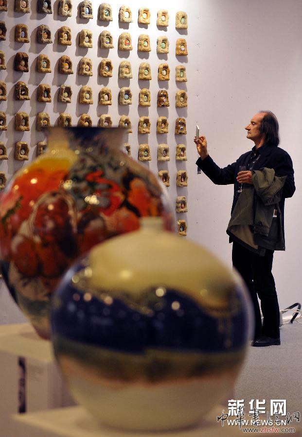（國際）（3） &ldquo;視覺中國&middot;瓷上敦煌&rdquo;中國陶瓷藝術展在巴黎開幕
