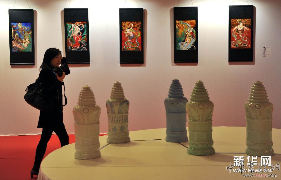 （國際）（6） &ldquo;視覺中國&middot;瓷上敦煌&rdquo;中國陶瓷藝術(shù)展在巴黎開幕