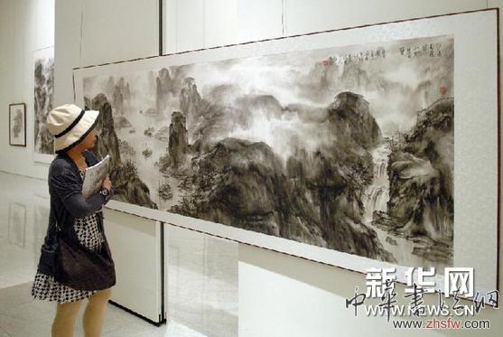(XHDW)(1)藝術(shù)大師劉海粟弟子謝天成在新加坡舉辦畫展