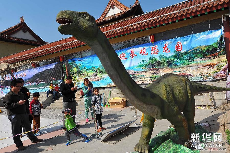 #（晚報）（3）趣味橫生的仿真恐龍展