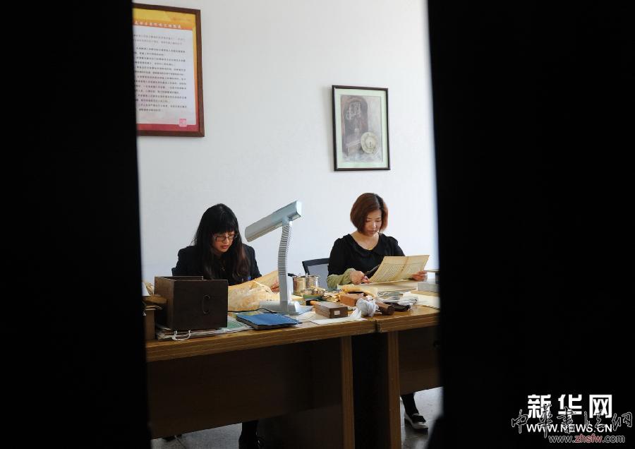 （走基層 聽民聲）（8）古籍&ldquo;醫(yī)生&rdquo;讓歷史在紙上傳承