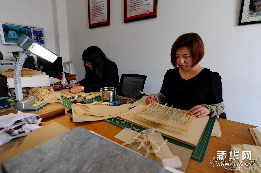 （走基層 聽民聲）（3）古籍&ldquo;醫(yī)生&rdquo;讓歷史在紙上傳承