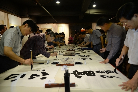 2014廣西青年書(shū)法展在中國(guó)-東盟藝術(shù)館舉行