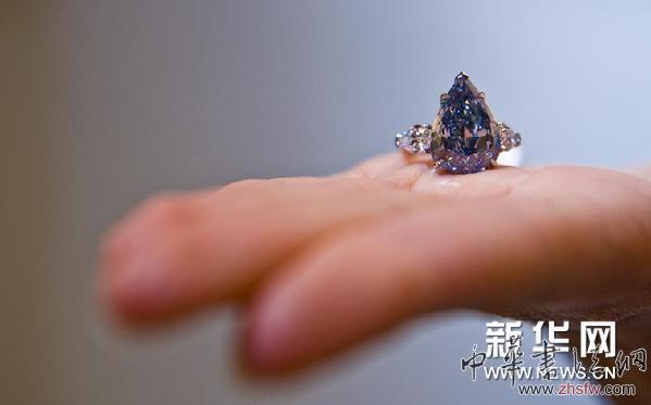 （社會(huì)）（1）13.22克拉鮮彩藍(lán)色鉆石即將拍賣(mài)