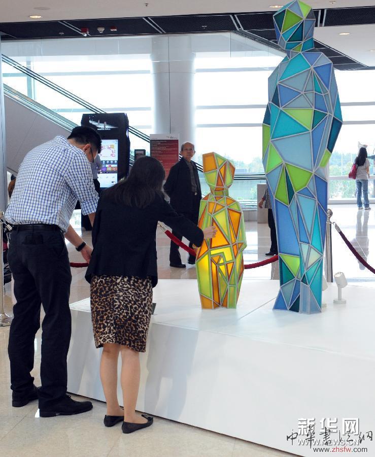 “迎海-自然交響曲”藝術(shù)作品展在港開幕 組圖 (晚報)(2)“迎海-自然交響曲”藝術(shù)作品展在港開幕