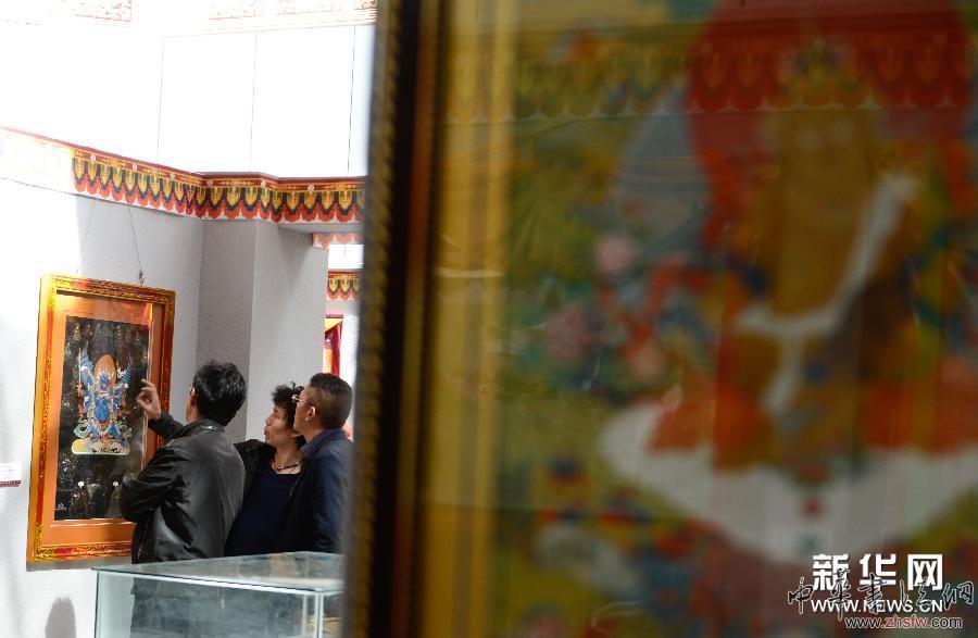 西藏:噶瑪噶赤派唐卡精品首次公展 圖 (文化)(2)西藏:噶瑪噶赤派唐卡精品首次公展